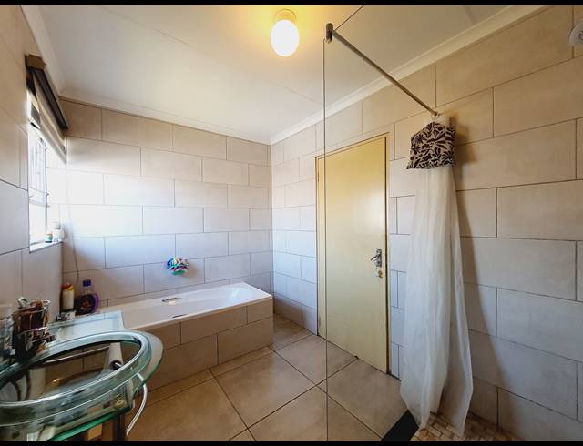 2 BEDROOM APARTMENT RENTED IN OAKDENE